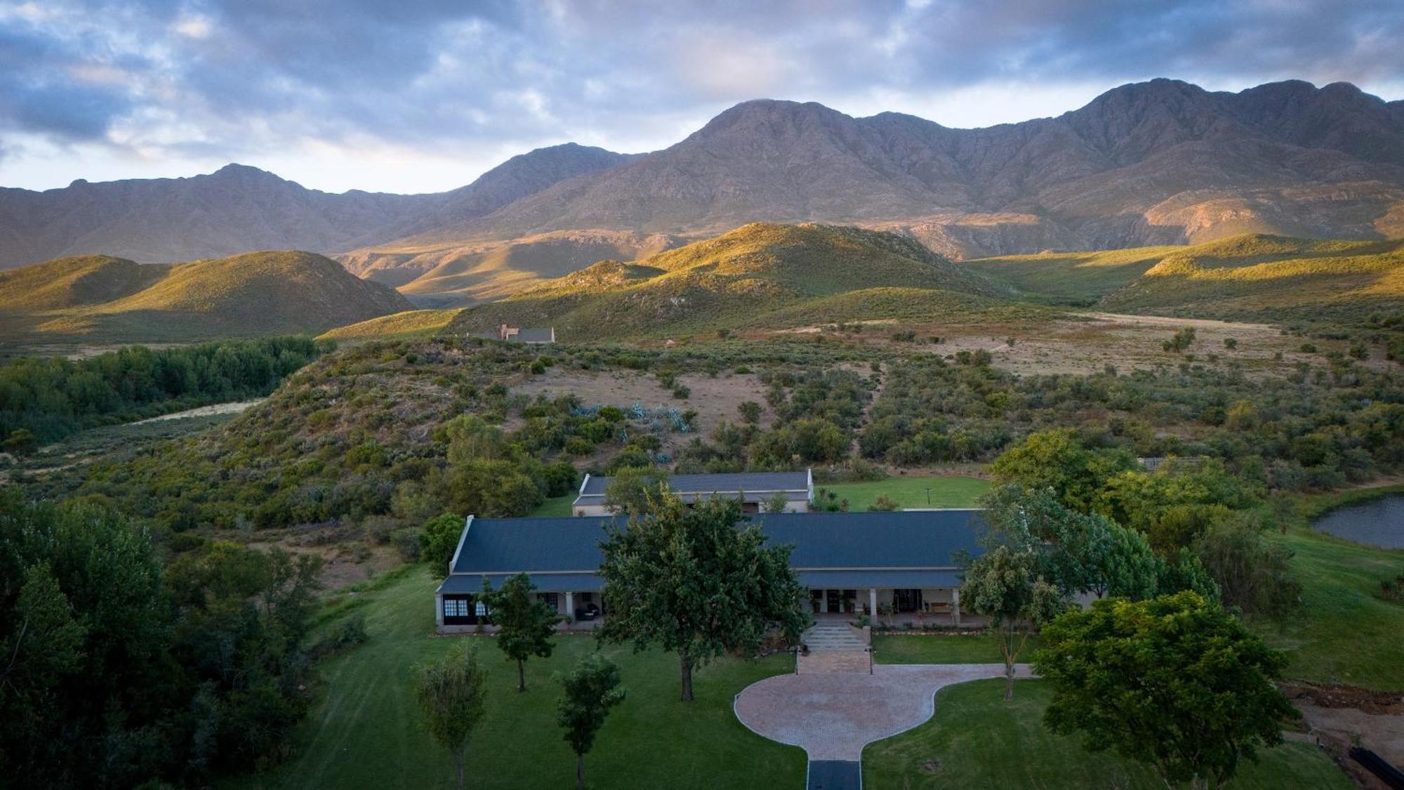 Swartberg Private Game Lodge Оудсхорн Екстериор снимка